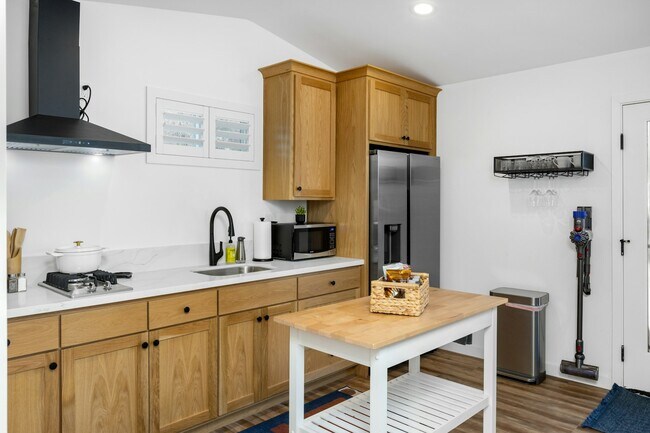 Foto del edificio - 663 S Tulip St