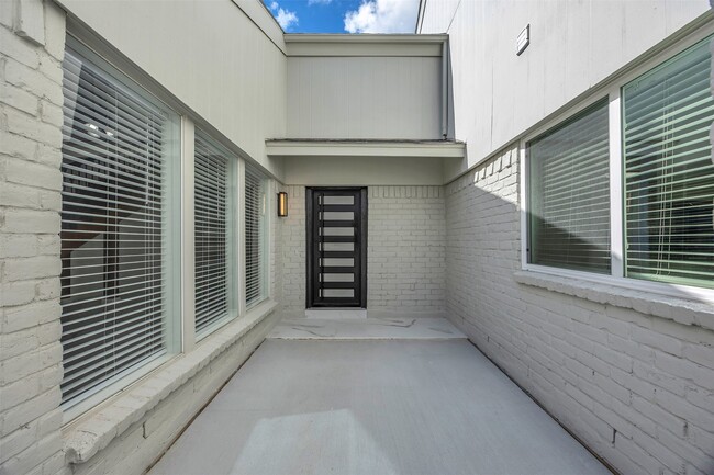 Building Photo - 14223 Stokesmount Dr