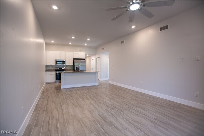 Foto del edificio - 3716 SW 16th Pl