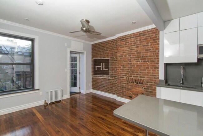 Building Photo - W 21ST ST.