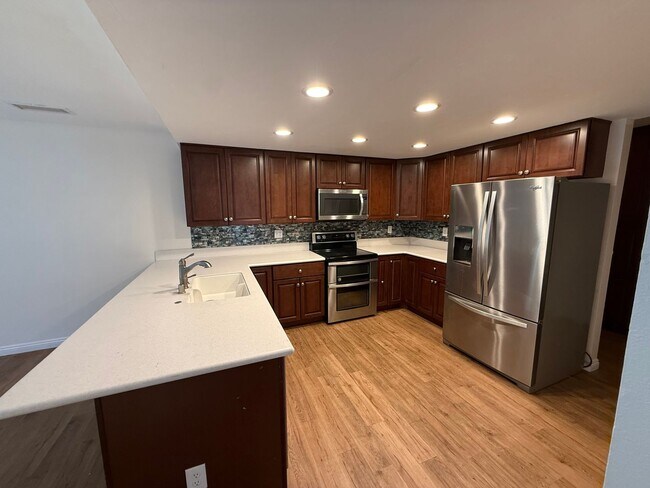 Foto del edificio - Two-Story 3 Bed, 3 Bath with Bonus Room in...