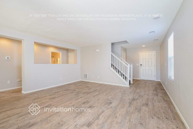 Building Photo - 444 E 77th Pl