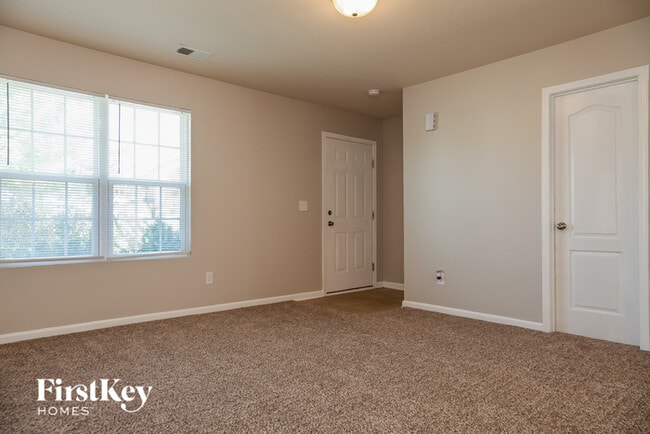 Building Photo - 7405 Hidden Creek Dr