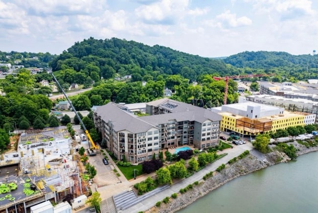 Foto del edificio - 445 W Blount Ave