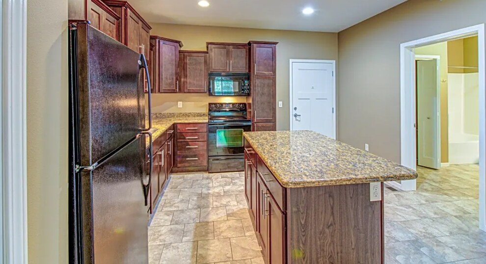 Foto principal - 7442 S Louise Ave