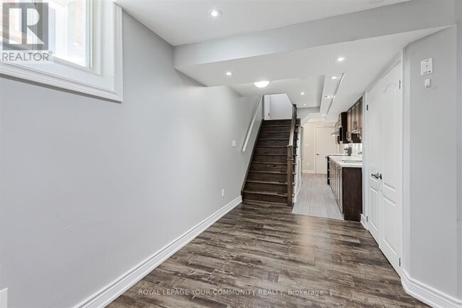 Building Photo - 86 Black Maple Crescent