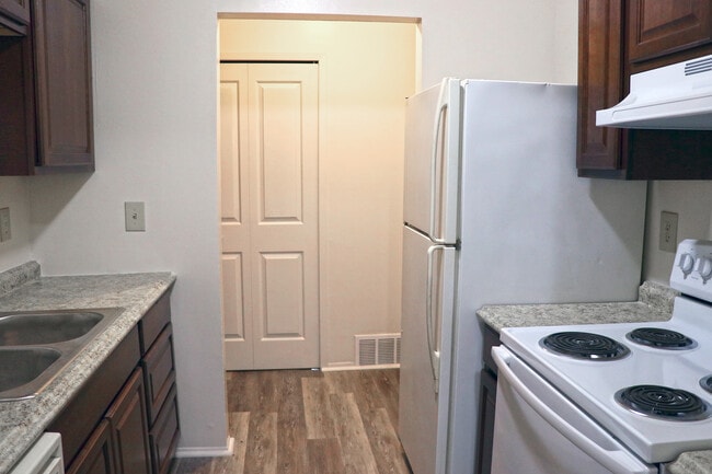 Building Photo - Pines Lapeer West Apartments