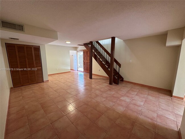 Foto del edificio - 8931 NE 4th Avenue Rd