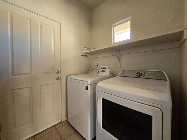 Building Photo - 9 Autumn Light Pl