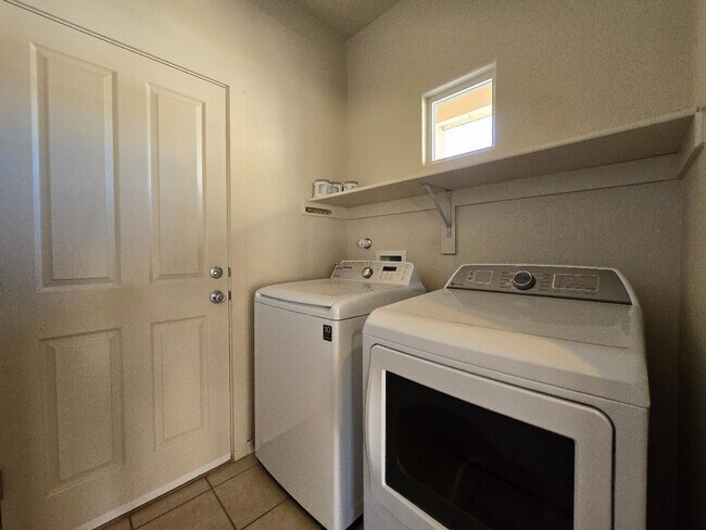 Foto del edificio - 9 Autumn Light Pl