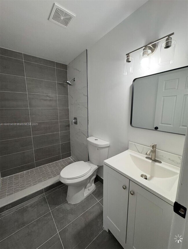 Foto del edificio - 3 bedroom in Hallandale FL 33009