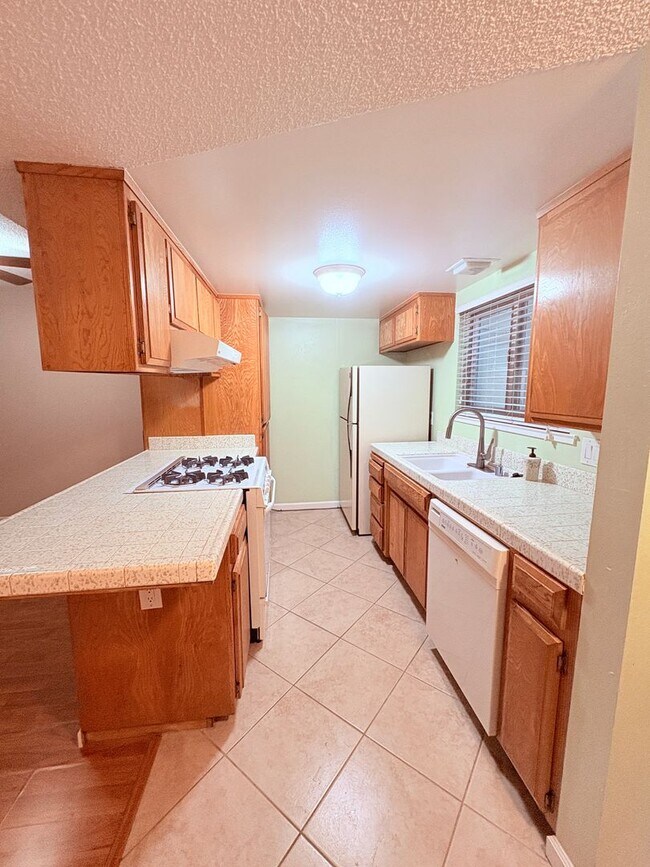 Building Photo - 5959 Vía Casitas