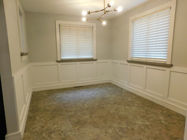 Building Photo - 15 Pine Needle Dr