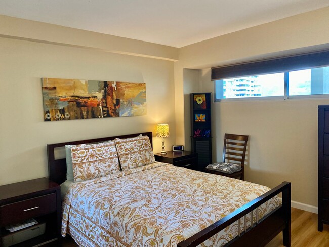 Foto del edificio - 30 DAY MINIMUM - FULLY FURNISHED ALL UTILI...