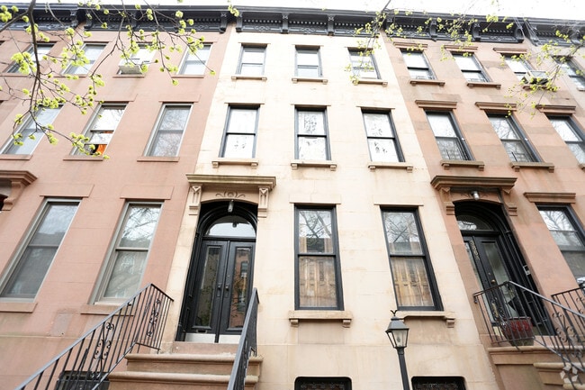 Building Photo - 388 Sackett St
