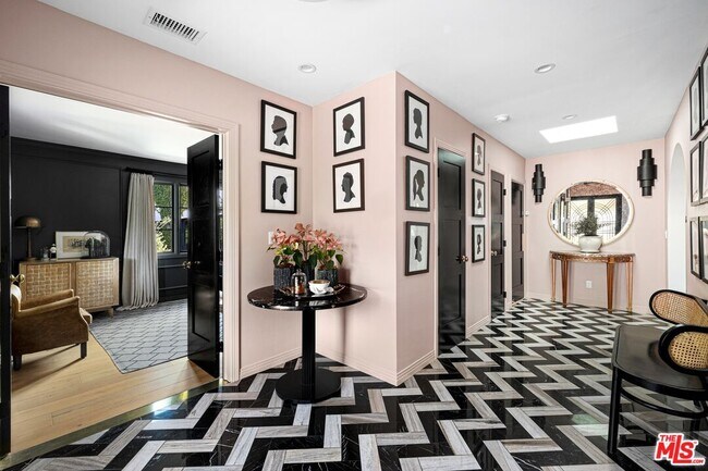 Foto del edificio - 13036 Chandler Blvd