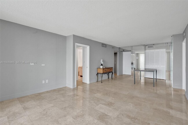 Building Photo - 100 Bayview Dr