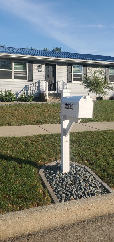 Primary Photo - 2035 Ridgeway Rd