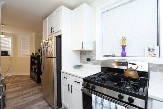 Foto del edificio - 3839 N Greenview Ave