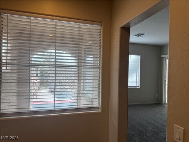 Foto del edificio - 6635 Flaminian Ln