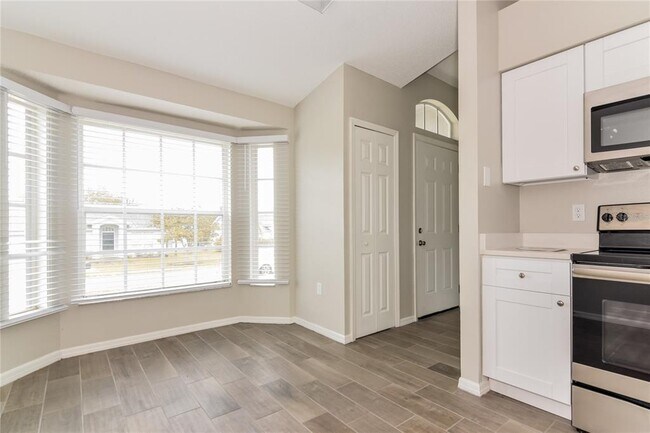 Foto del edificio - 8024 Ridgeglen Cir W