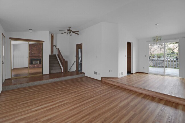 Foto del edificio - 3 Bed 2.5 Bath - Dog per Approval - Groups - Hillcrest - NAS Whidbey