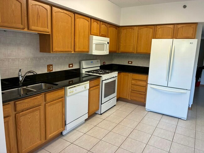 Foto del edificio - 927 Elderberry Cir