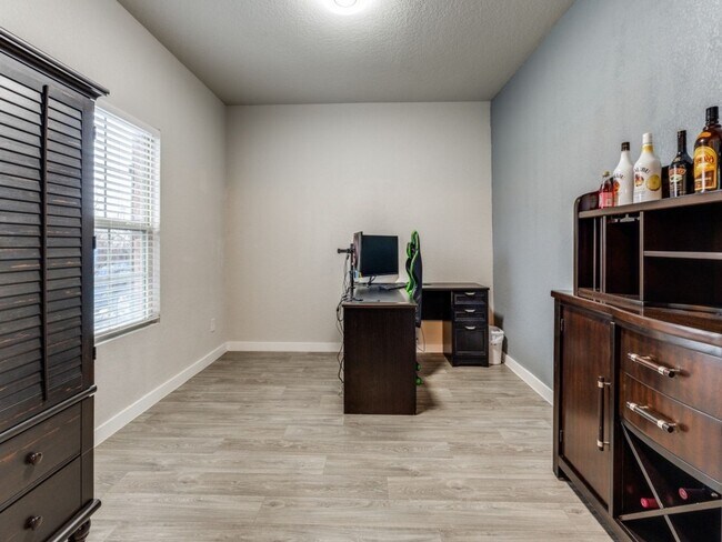 Foto del edificio - Special Offer: 50% off first month's rent!...