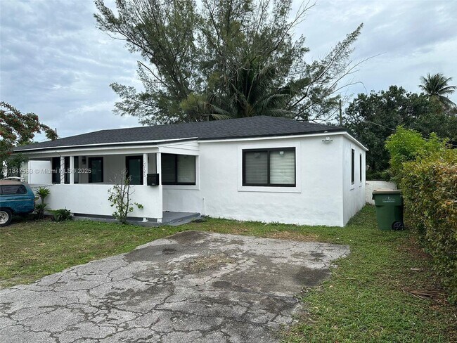 Foto del edificio - 1466 NE 135th St