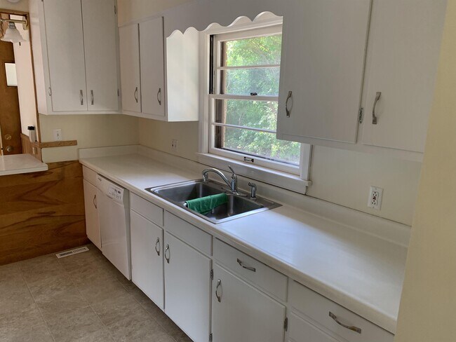 Building Photo - 418 S Owen Dr