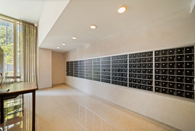 Building Photo - 3550 N Lake Shore Dr