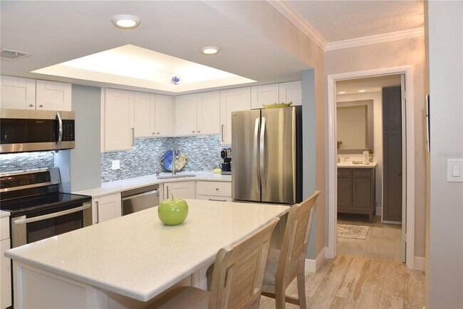 Foto del edificio - 4900 Brittany Dr S