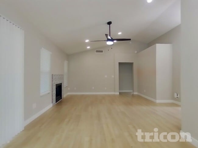 Foto del edificio - 1934 E Kent Ave