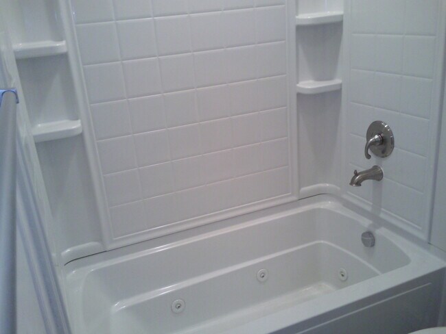 Building Photo - 76 Lara Dr