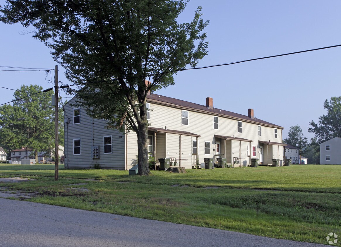 9547 Cloverleaf Rd, Windham, OH 44288 Apartments in Windham, OH