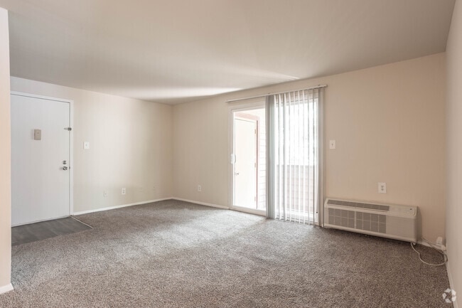 2BR, 1BA - 798SF - The Birches