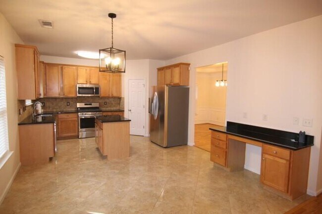 Building Photo - 700 Moonlight Way