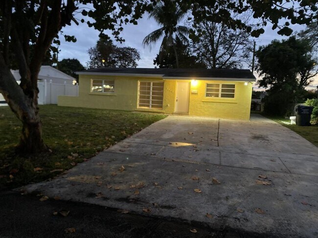 Building Photo - 7430 Hope St