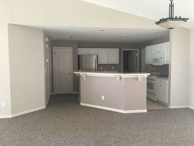 Foto del edificio - FIRST MONTHS RENT FREE -Single Family home in NE Cape Coral