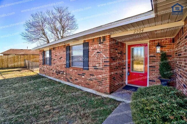 Building Photo - 2704 NW 75th St