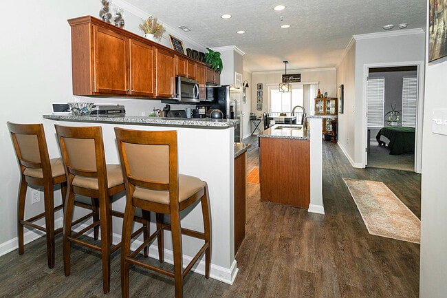 Building Photo - 6595 Reserve Dr