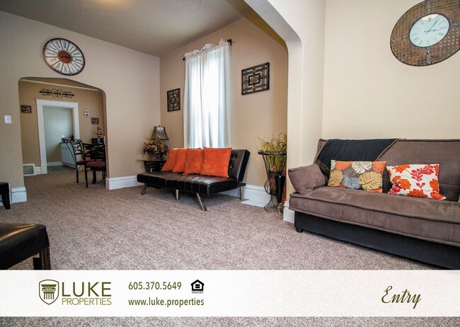 Building Photo - Remodeled rental home near Downtown Sioux ...