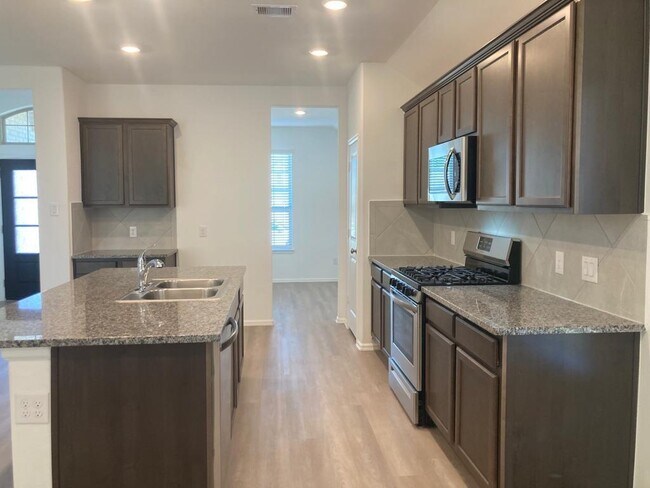 Foto del edificio - 3731 Lion Creek Ct