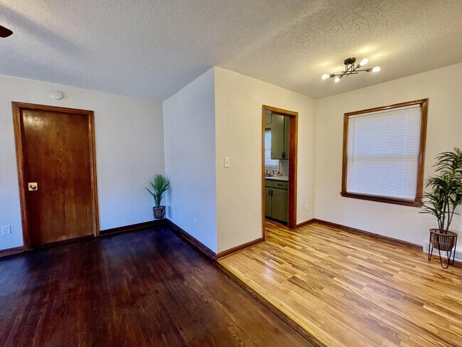 Foto del edificio - 1626 Kenmar St