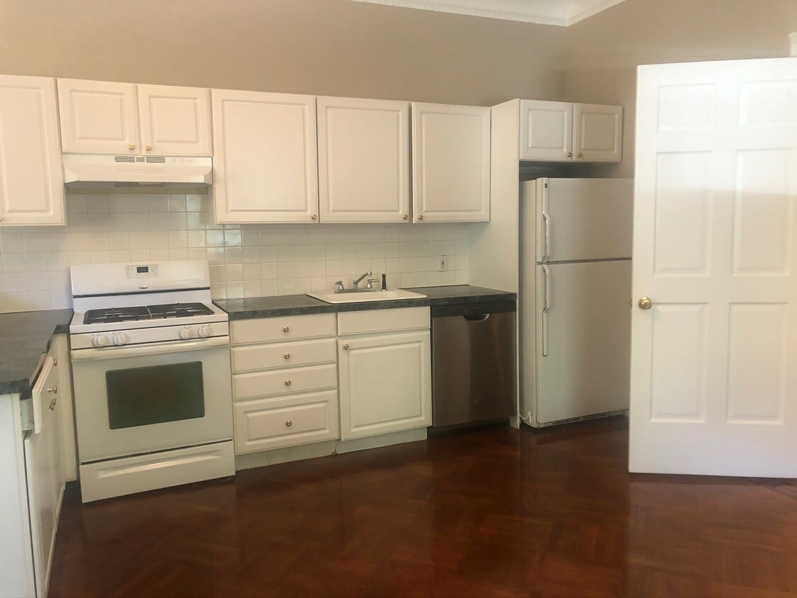 82 Fairview Pl Unit 4, Sea Cliff, NY 11579 Apartments in Sea Cliff