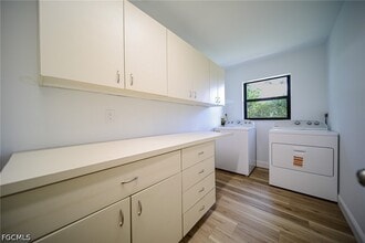 Building Photo - 1250 Riverbend Dr