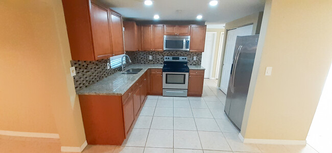 Building Photo - 7325 Ivanhoe Dr