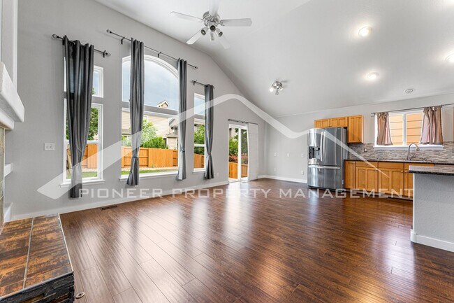 Photo - Beautiful Home with 2 Car Garage,Backyard,...