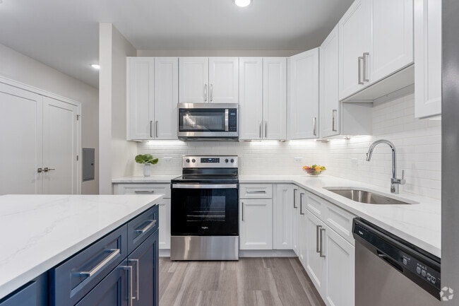Interior Photo - Des Plaines Tower