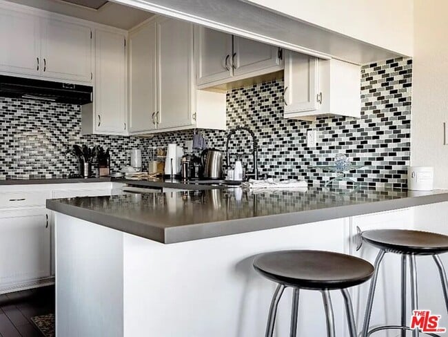 Foto del edificio - 14245 Dickens St